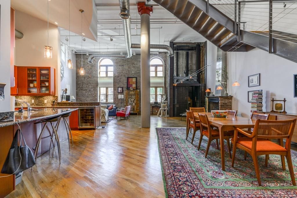3 bedroom, 3,656 sq ft condominium sold at 330 Peters Street 103, Atlanta, GA 30313