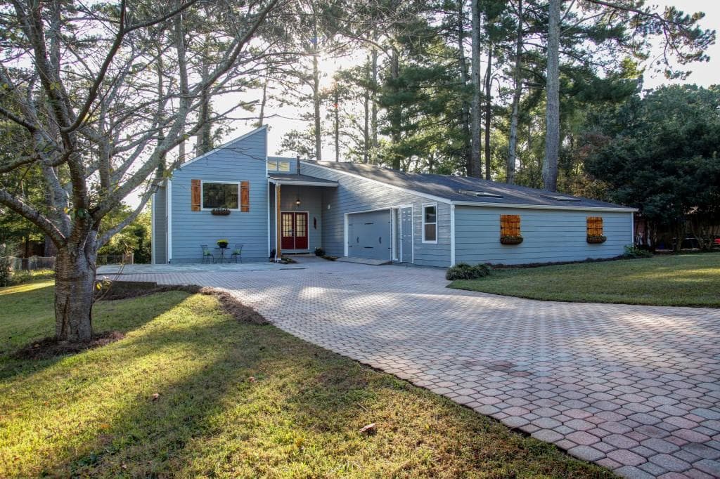 3 bedroom, 2,214 sq ft single family residence sold at 4047 Meadow Way, Marietta, GA 30066