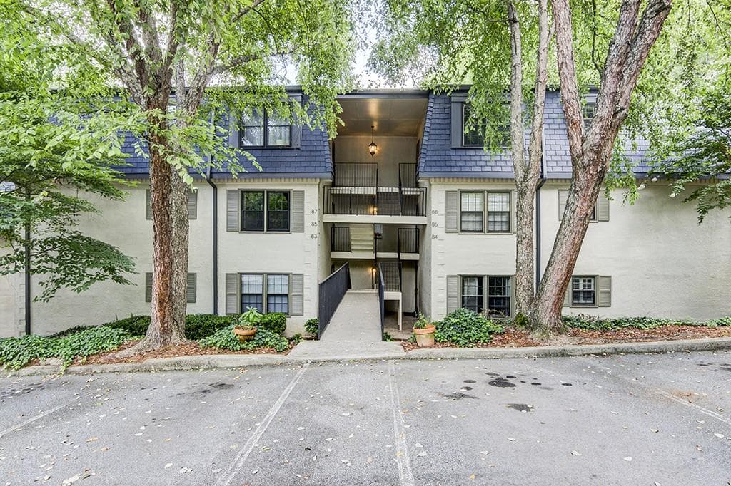 2 bedroom, 1,127 sq ft condominium sold at 84 Montre Square -, Atlanta, GA 30327