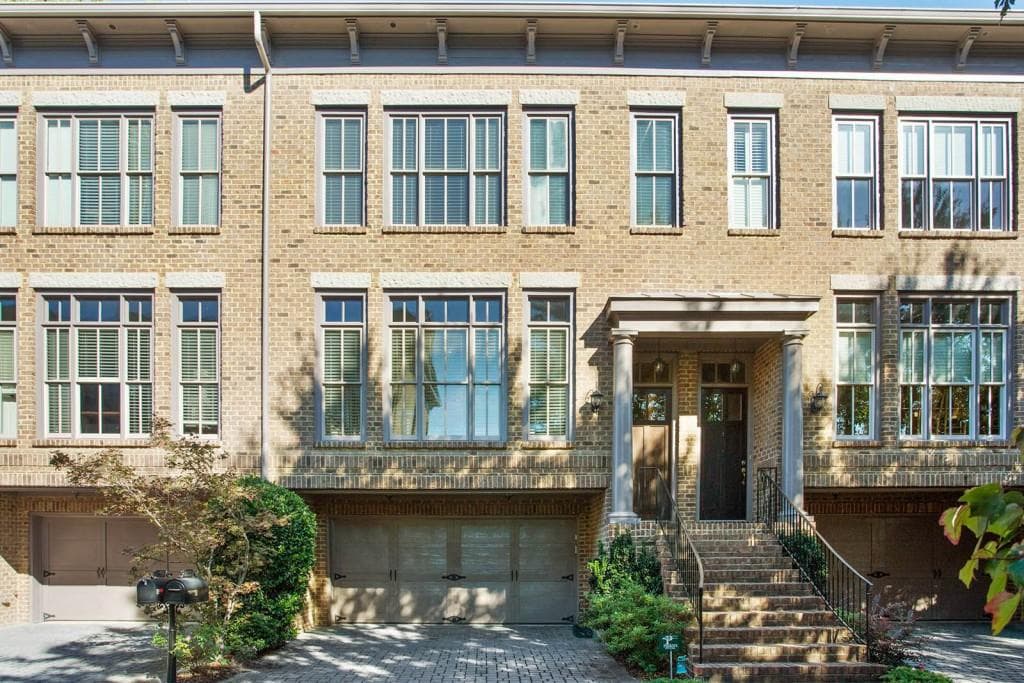 805 Highland Green Way 805, Atlanta, GA 30306 — most recent listing photo