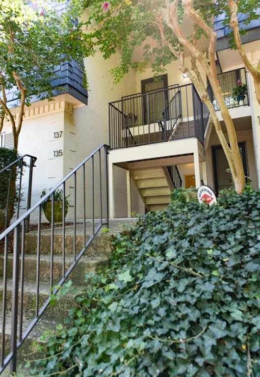 3 bedroom, 1,459 sq ft condominium sold at 137 Amherst Place, Atlanta, GA 30327