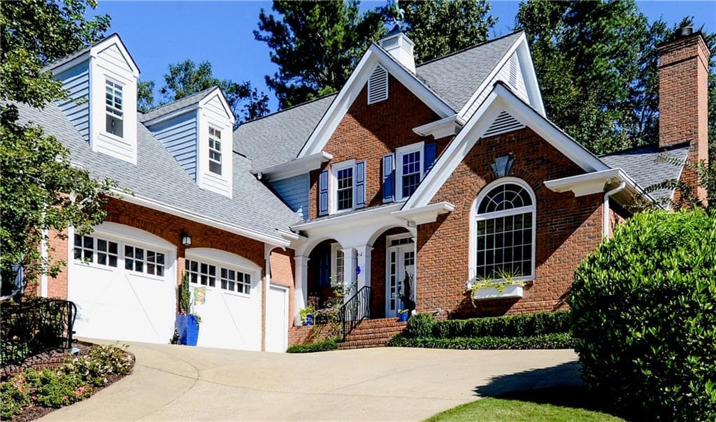 3 bedroom, 2,840 sq ft single family residence sold at 360 Fountain Oaks Lane, Atlanta, GA 30342