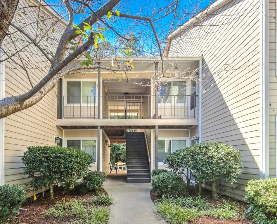 2 bedroom, 1,110 sq ft condominium sold at 1007 Lake Pointe Circle, Roswell, GA 30075