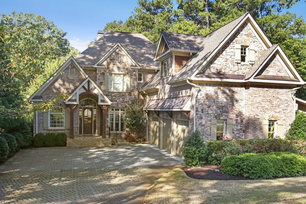 5 bedroom, 4,807 sq ft single family residence sold at 4692 E Conway Drive, Atlanta, GA 30327