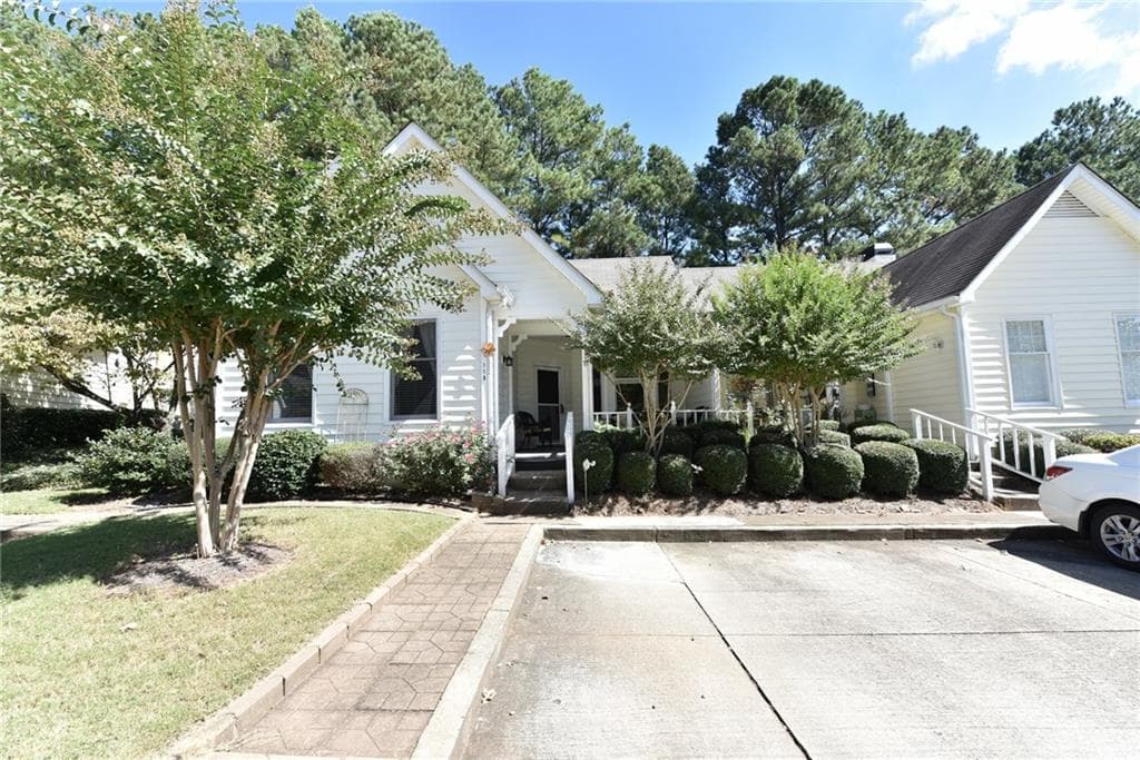 2 bedroom, 1,187 sq ft townhouse sold at 118 Victoria Way, Roswell, GA 30075