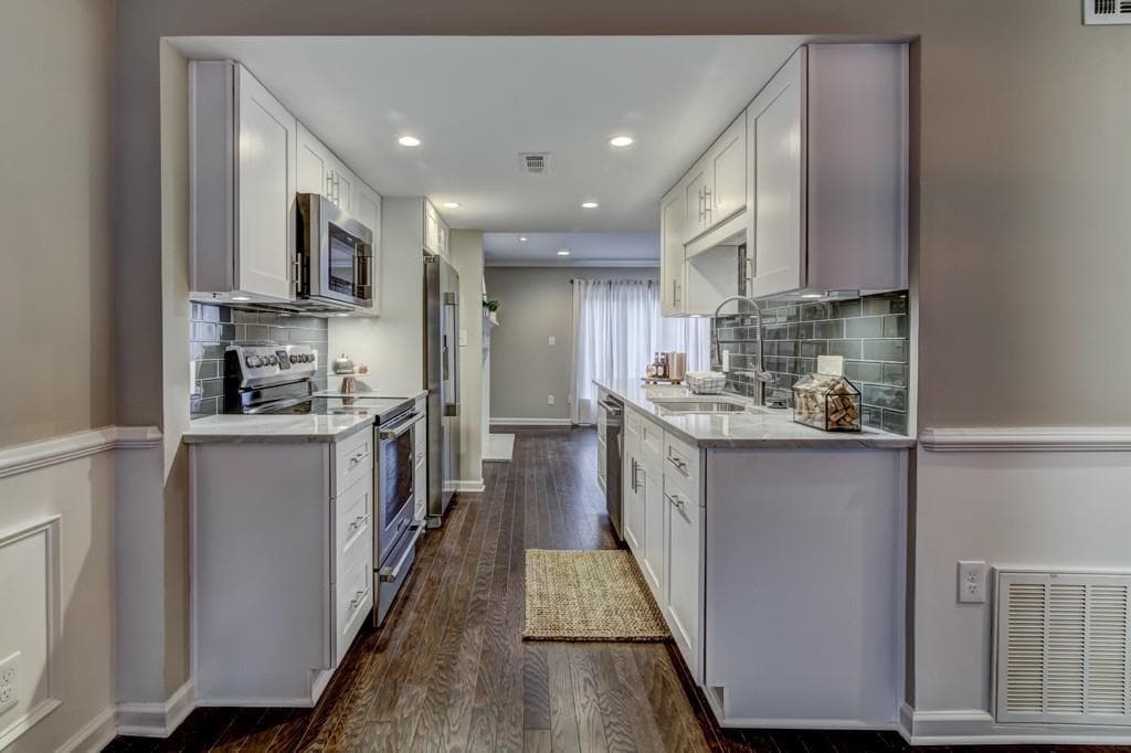 3 bedroom, 1,798 sq ft townhouse sold at 20 Ivy Parkway, Atlanta, GA 30342