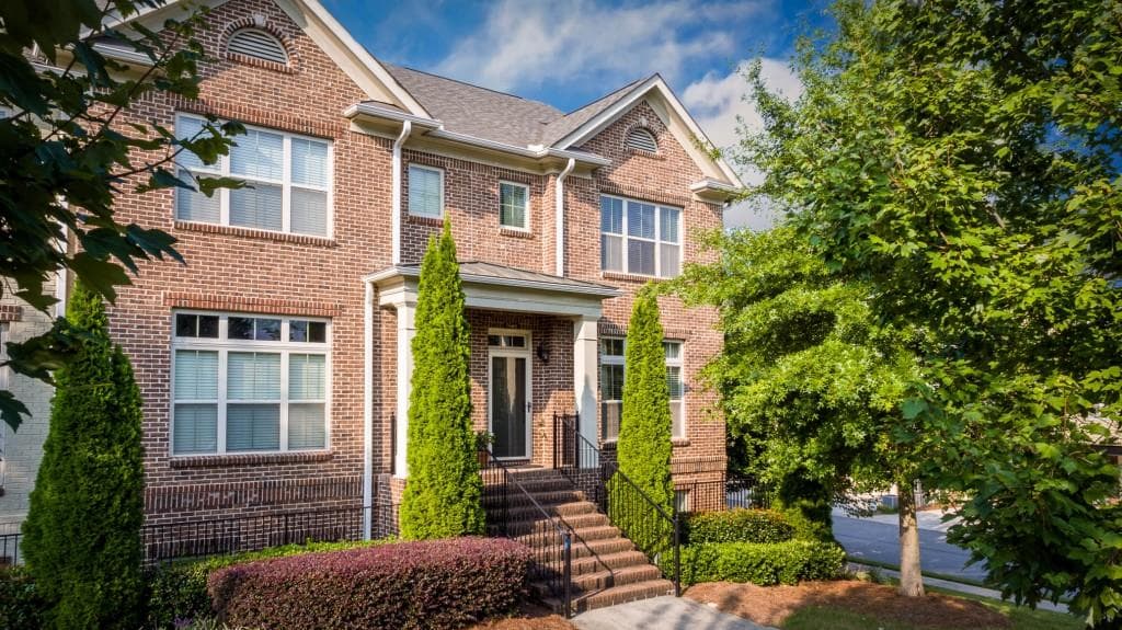 7940 Highland Bluff, Sandy Springs, GA 30328 — most recent listing photo