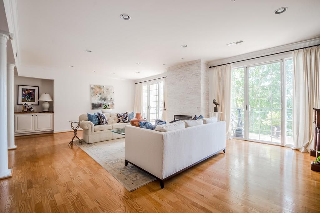3 bedroom, 2,420 sq ft condominium sold at 3101 Howell Mill Road 223, Atlanta, GA 30327