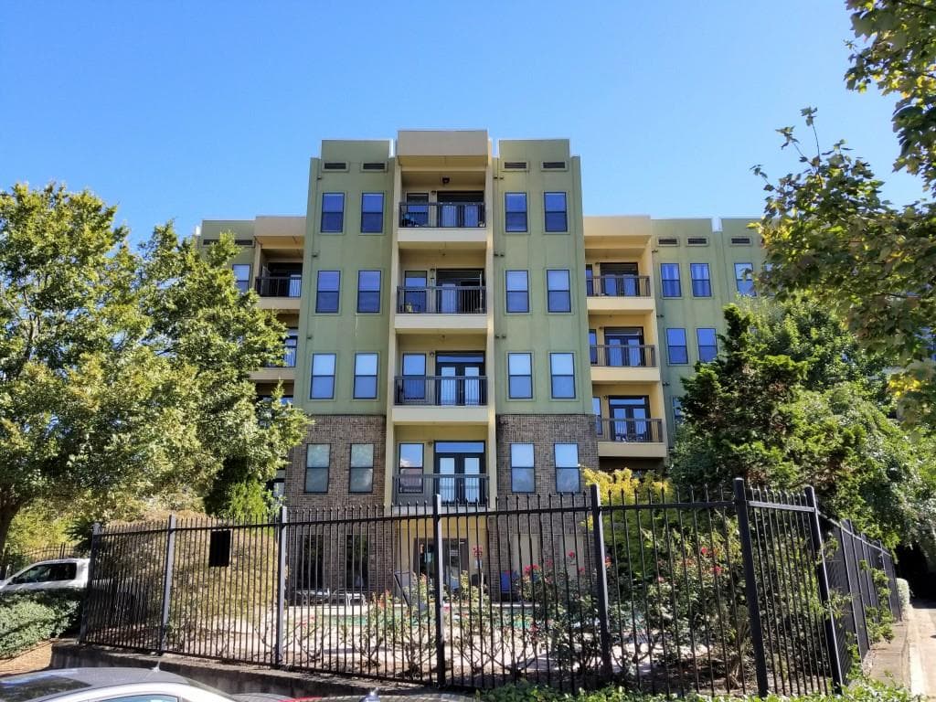 1 bedroom, 860 sq ft condominium sold at 425 Chapel Street 2201, Atlanta, GA 30313