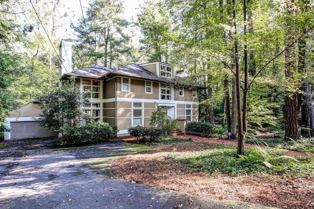 4 bedroom, 3,551 sq ft single family residence sold at 1071 Dawn View Lane, Atlanta, GA 30327