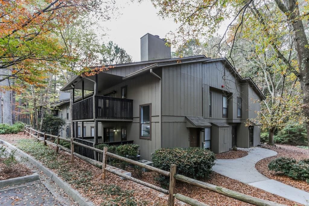 2 bedroom, 1,222 sq ft condominium sold at 1905 Cumberland Court 1905, Smyrna, GA 30080