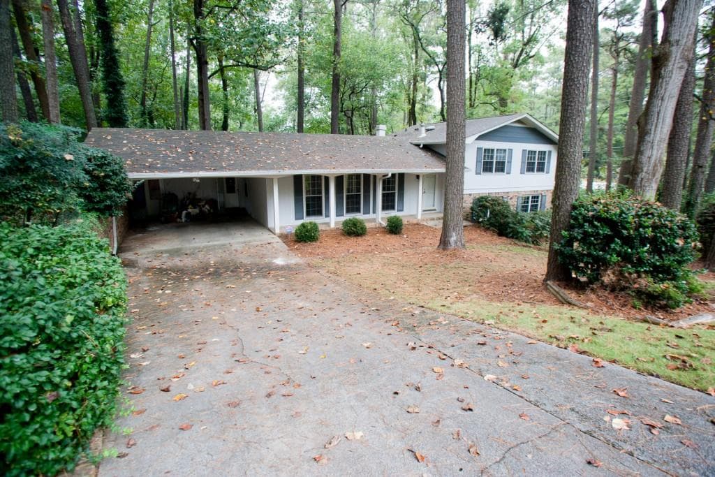 5 bedroom, 2,418 sq ft single family residence sold at 2542 Lake Flair Court, Atlanta, GA 30345