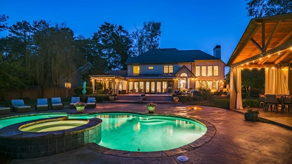 4 bedroom, 3,828 sq ft single family residence sold at 6715 Brookline Court, Cumming, GA 30040