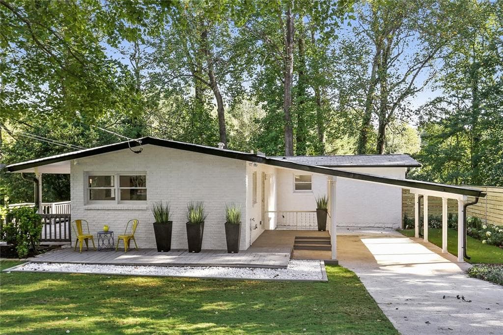 3 bedroom single family residence sold at 3813 Greenhill Drive, Atlanta, GA 30341