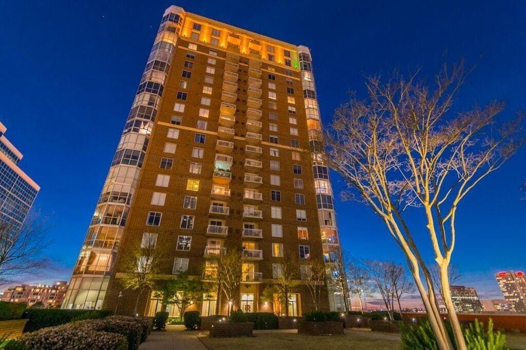 1 bedroom, 899 sq ft condominium sold at 285 Centennial Olympic Park Drive 203, Atlanta, GA 30313