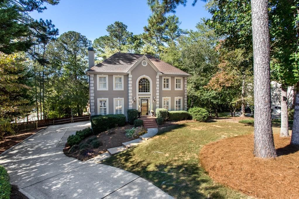 4 bedroom, 3,400 sq ft single family residence sold at 435 Ridgewood Way, Alpharetta, GA 30005