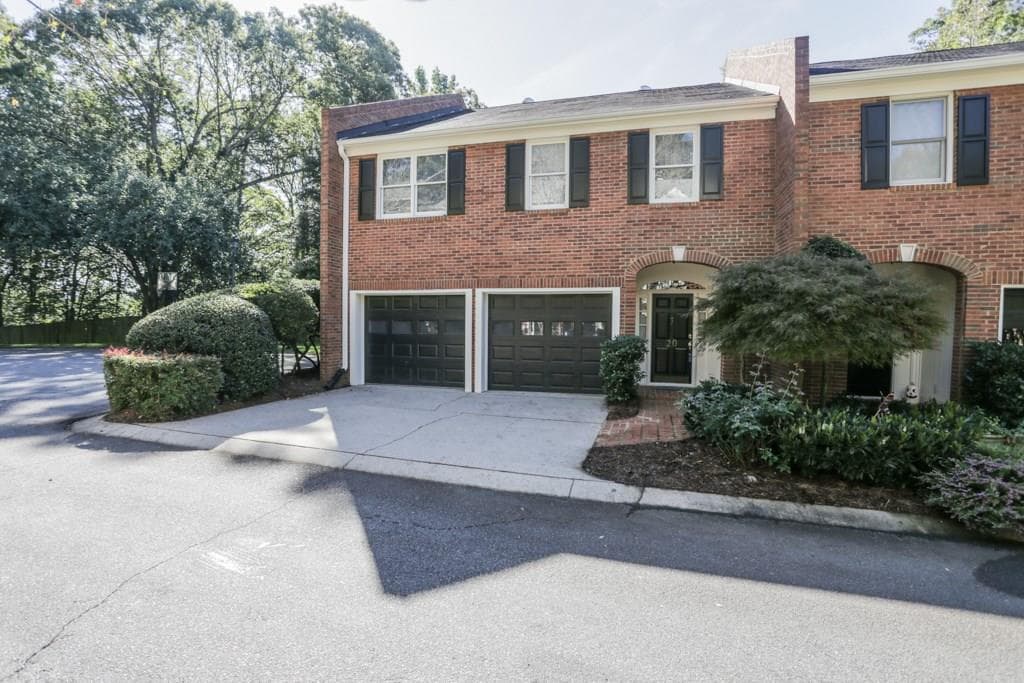 3 bedroom, 2,300 sq ft townhouse sold at 3873 Roswell Road 20, Atlanta, GA 30342