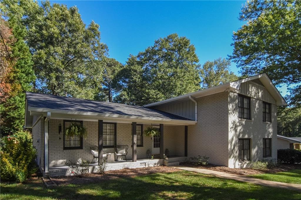 4 bedroom, 2,349 sq ft single family residence sold at 2004 Walton Woods Circle, Tucker, GA 30084
