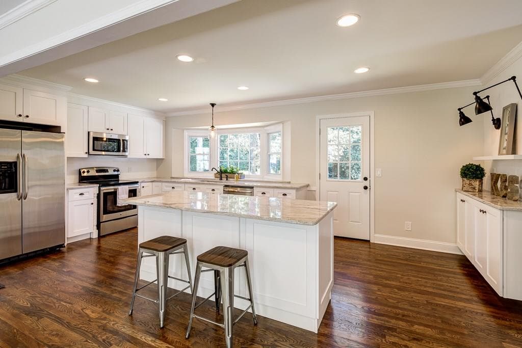 4 bedroom, 2,078 sq ft single family residence sold at 1674 Chateau Drive, Dunwoody, GA 30338