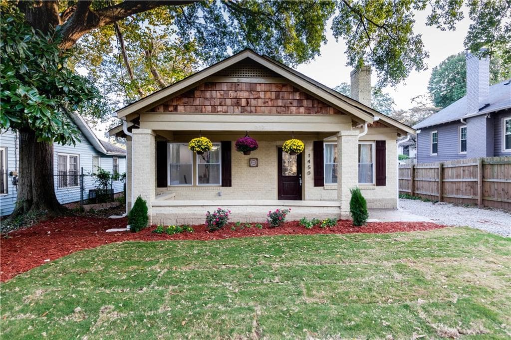 3 bedroom single family residence sold at 1450 Oglethorpe Avenue, Atlanta, GA 30310