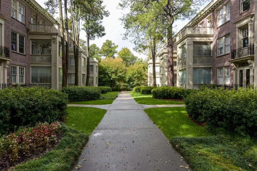 2 bedroom condominium sold at 2260 Peachtree Road B2, Atlanta, GA 30309
