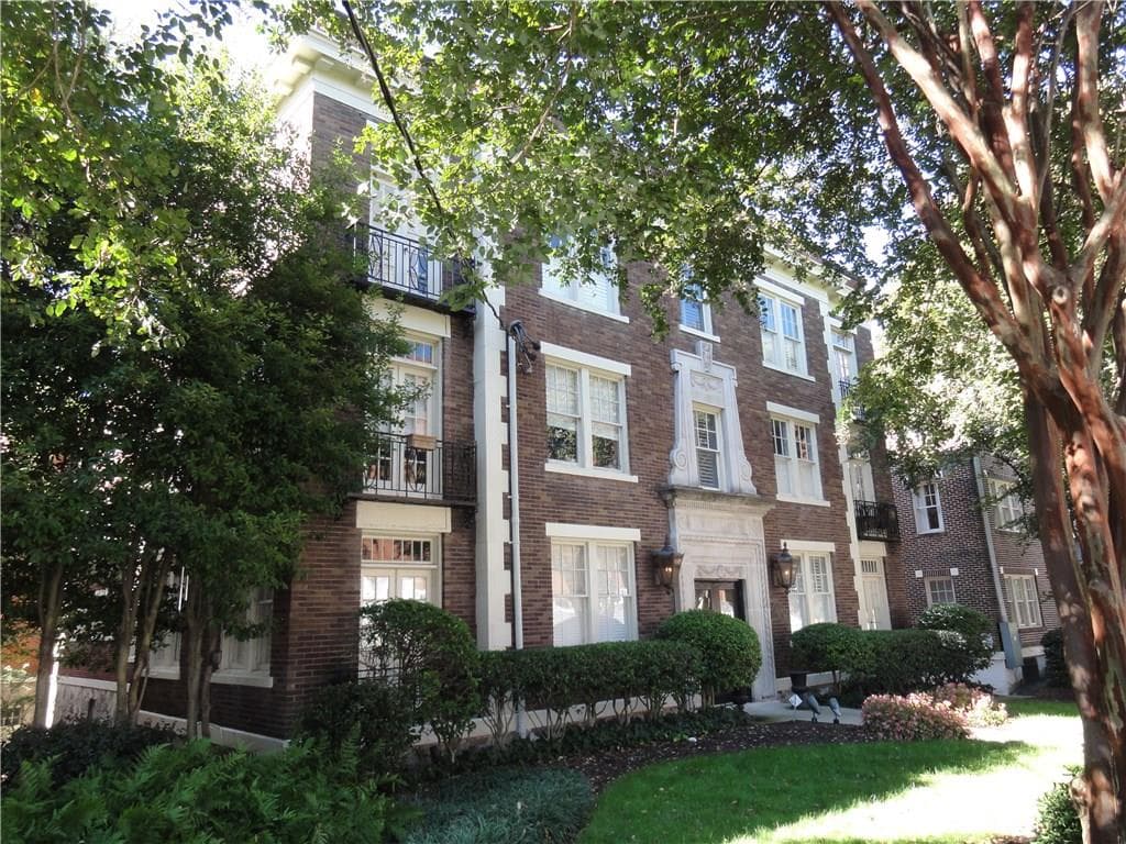 2 bedroom, 729 sq ft condominium sold at 20 Collier Road 18, Atlanta, GA 30309
