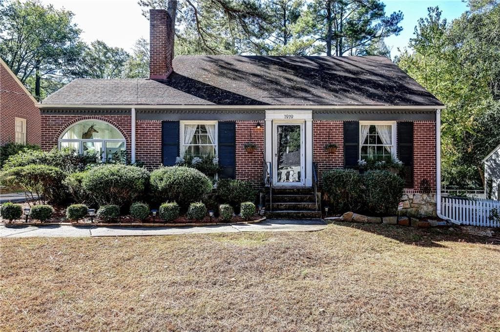 3 bedroom, 1,618 sq ft single family residence sold at 1919 Edinburgh Terrace, Atlanta, GA 30307