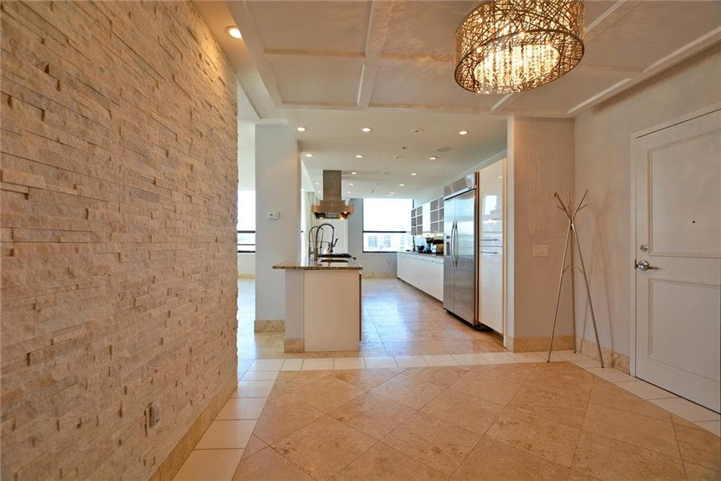 3 bedroom, 2,760 sq ft condominium sold at 115 W Peachtree Place 702, Atlanta, GA 30313