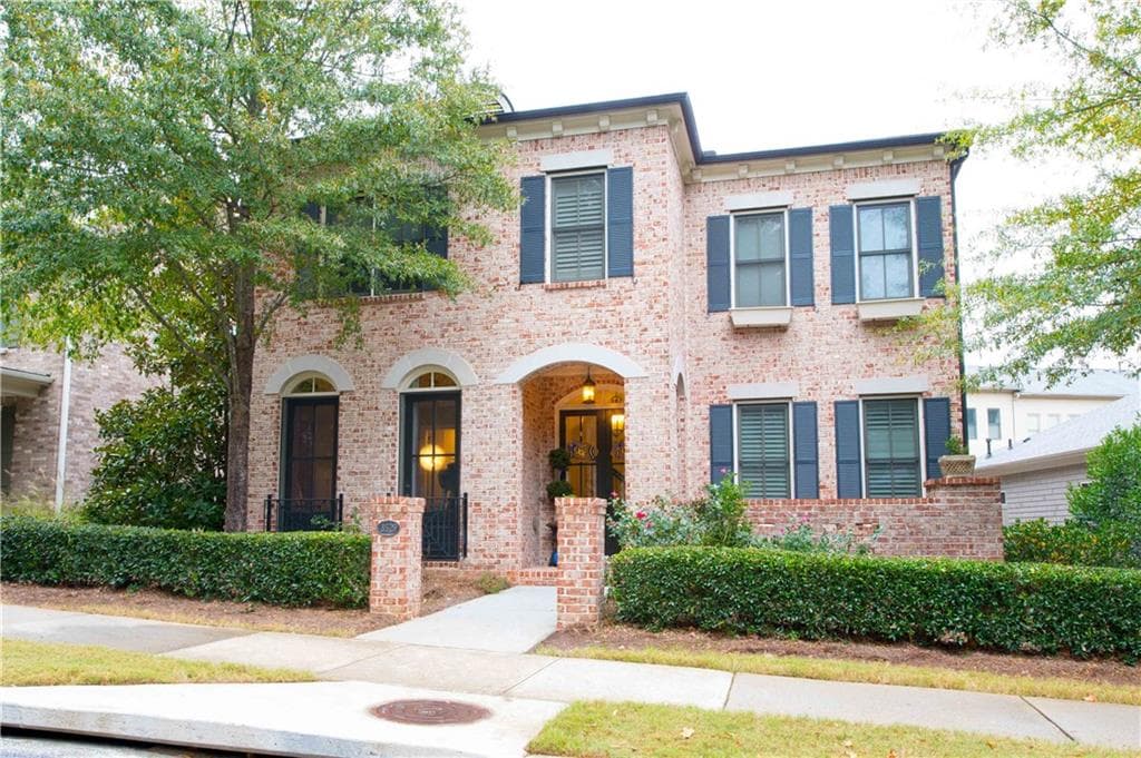 4 bedroom, 3,543 sq ft single family residence sold at 3527 S Sherwood Road, Smyrna, GA 30082