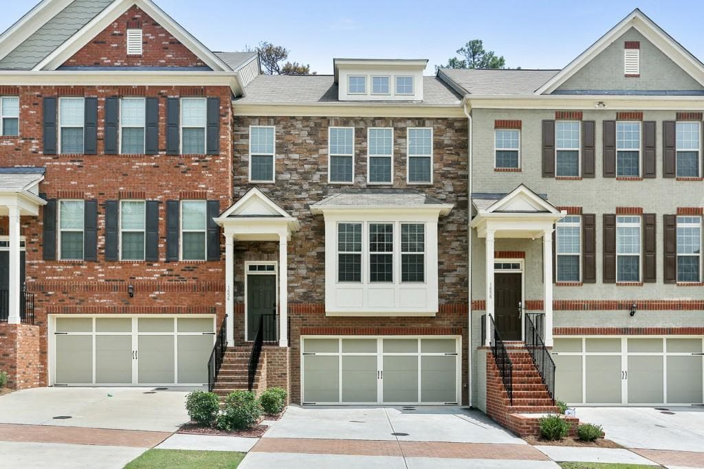 4 bedroom, 2,388 sq ft townhouse sold at 1656 Woodbridge Lane 1656, Atlanta, GA 30329