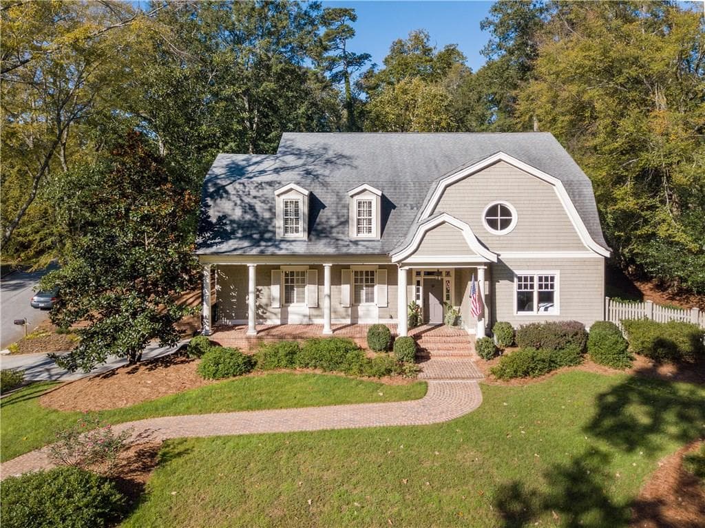 5 bedroom, 5,904 sq ft single family residence sold at 4326 Peachtree Dunwoody Road, Atlanta, GA 30342