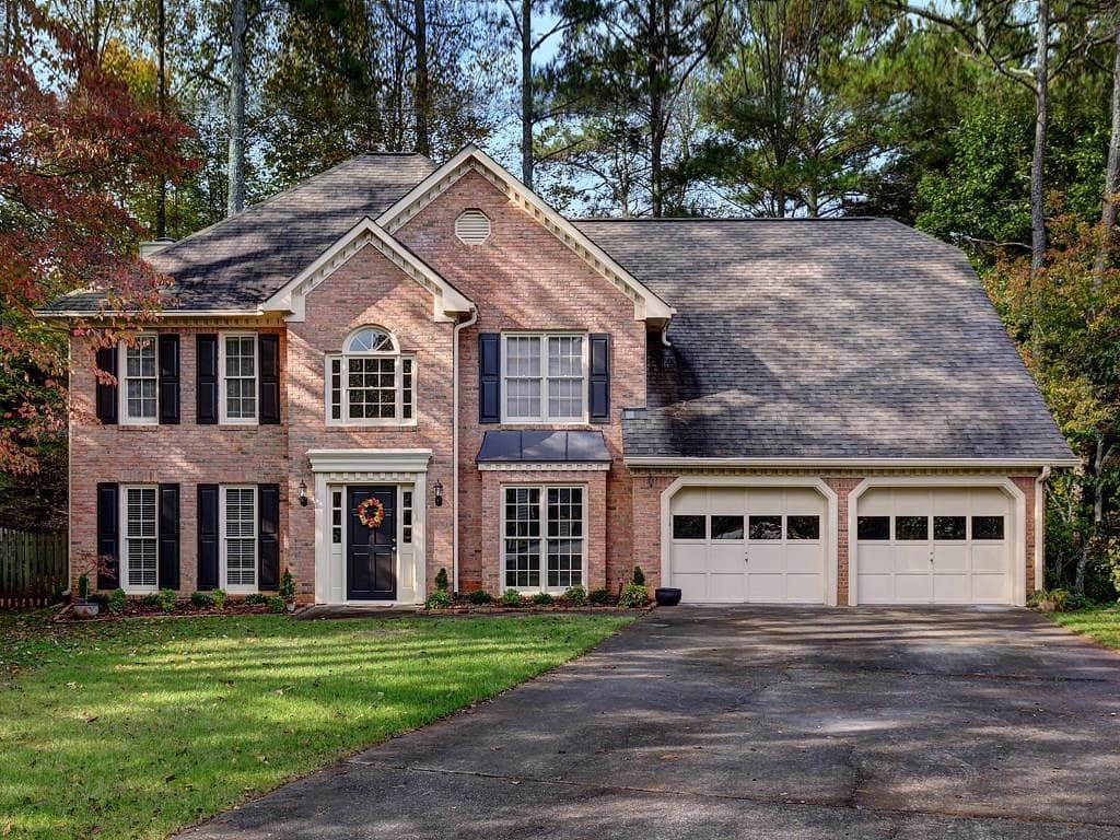 5 bedroom, 2,240 sq ft single family residence sold at 5213 Cross Ridge Circle, Woodstock, GA 30188