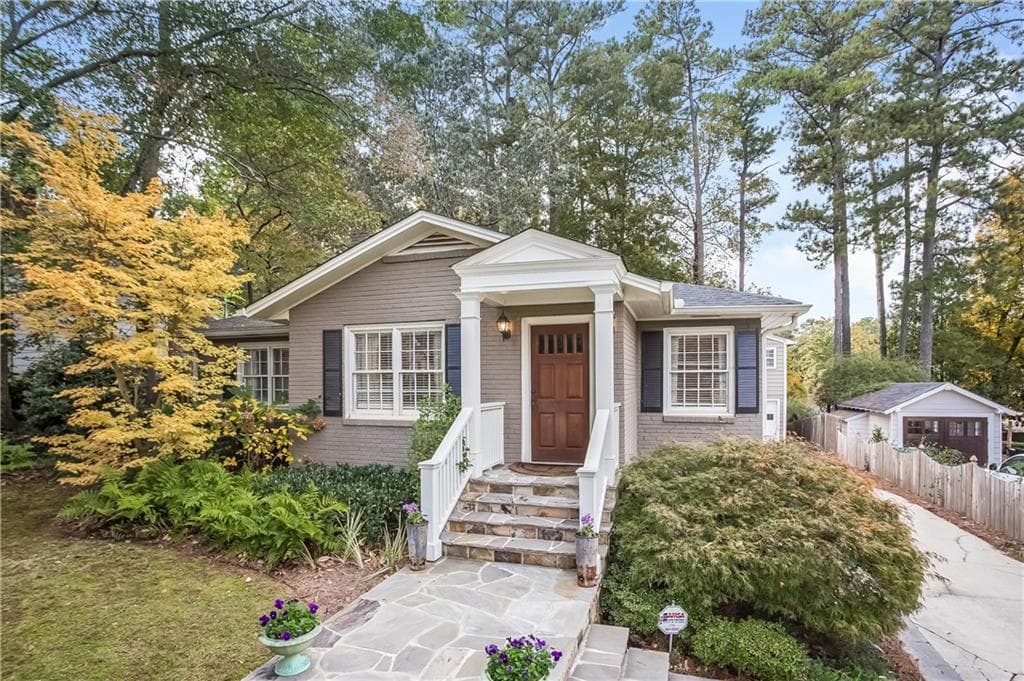 4 bedroom, 2,371 sq ft single family residence sold at 4000 N Ivy Road, Atlanta, GA 30342