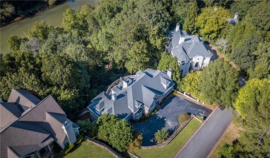 3 bedroom, 5,603 sq ft single family residence sold at 35 Pointe Ridge Drive, Atlanta, GA 30328