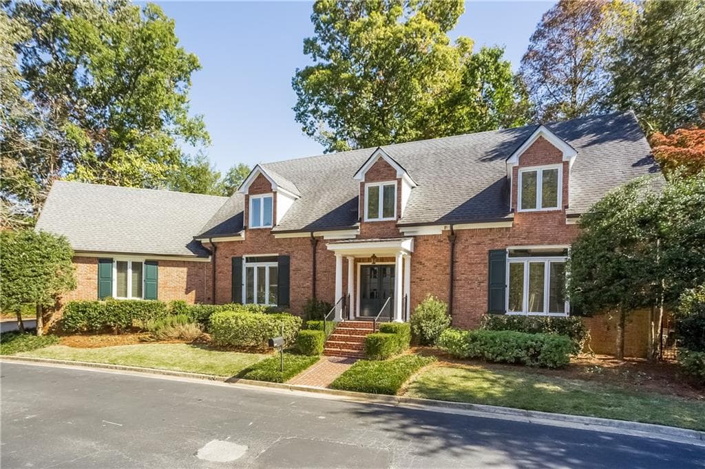 4 bedroom, 4,250 sq ft single family residence sold at 4414 Paces Battle, Atlanta, GA 30327
