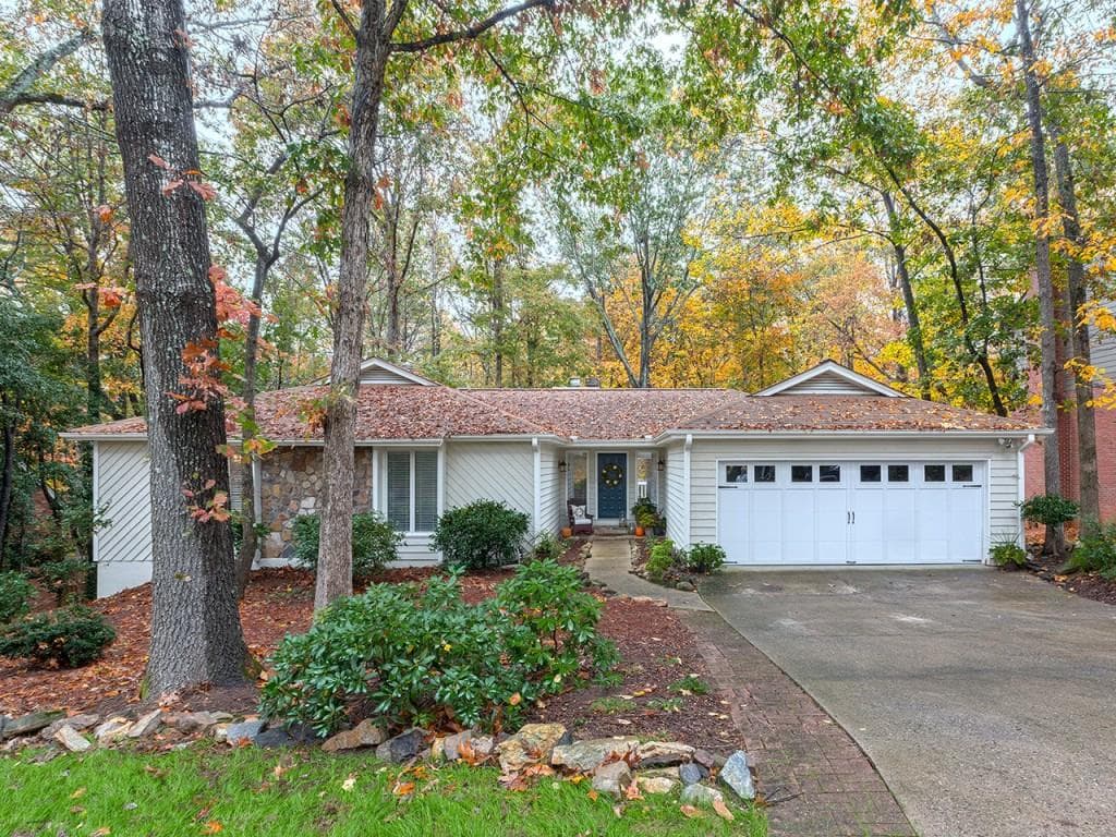 4 bedroom, 1,920 sq ft single family residence sold at 330 Woodchuck Court, Roswell, GA 30076