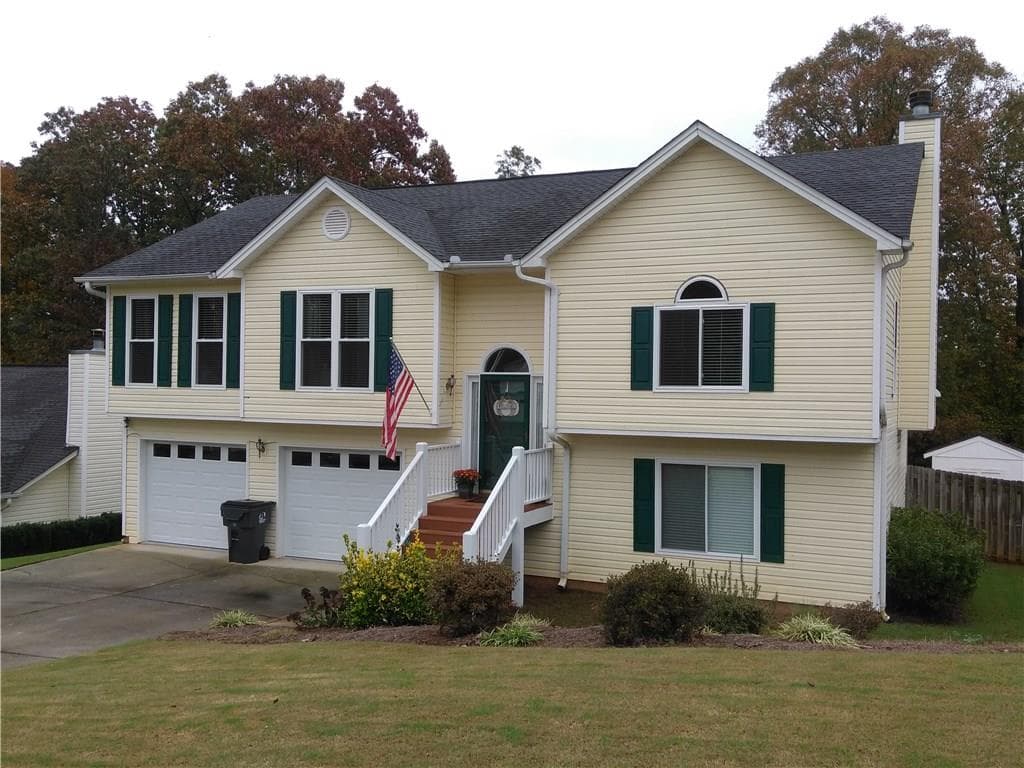 4 bedroom, 2,600 sq ft single family residence sold at 300 Foster Trace Drive, Lawrenceville, GA 30043
