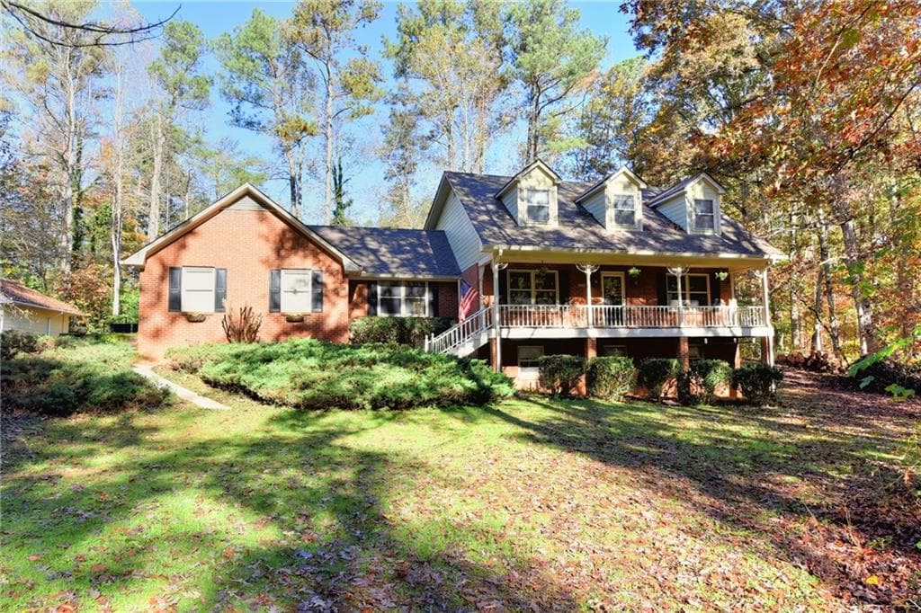 3 bedroom, 2,715 sq ft single family residence sold at 88 Leaf Lake Drive, Suwanee, GA 30024