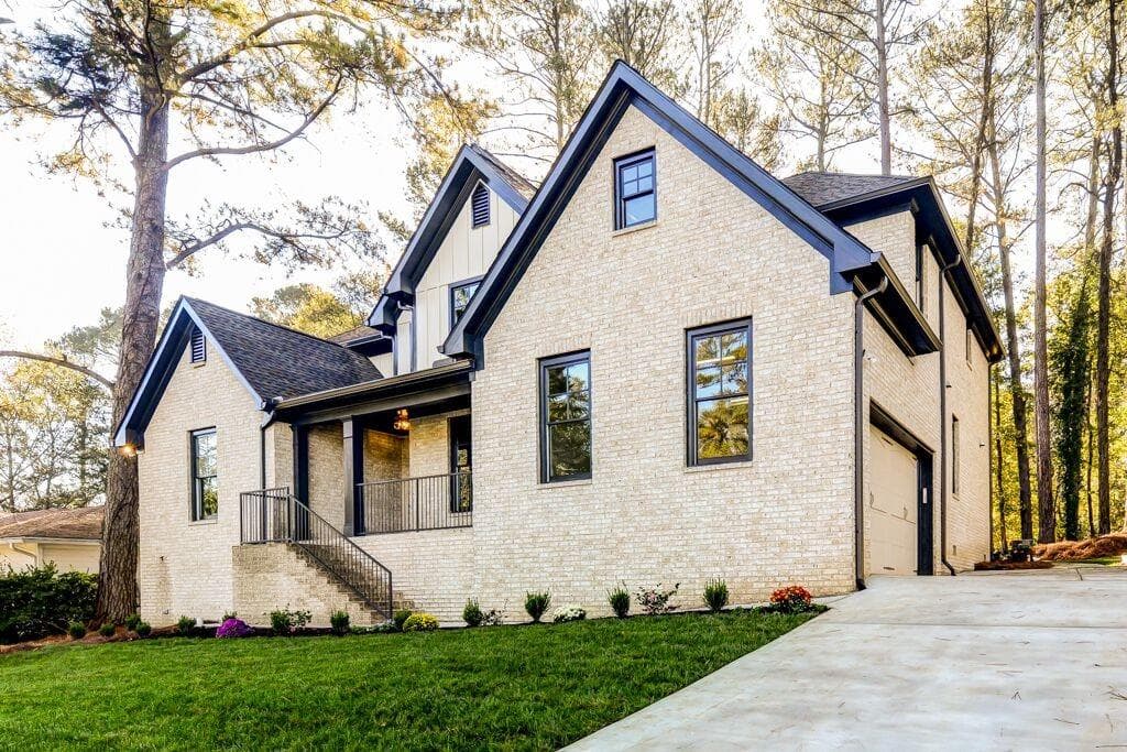 6 bedroom, 3,781 sq ft single family residence sold at 1973 Audubon Drive, Atlanta, GA 30329