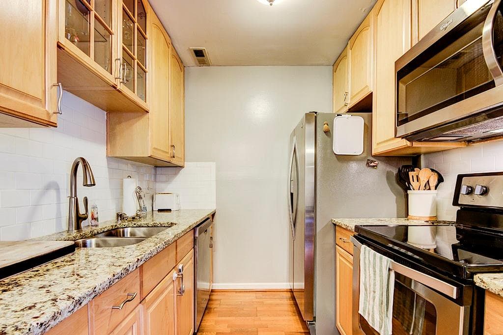 2 bedroom, 1,252 sq ft condominium sold at 239 Triumph Drive -, Atlanta, GA 30327
