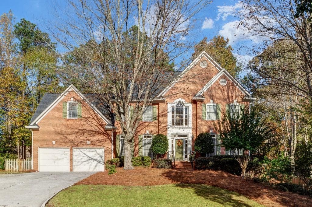 4 bedroom, 4,720 sq ft single family residence sold at 4627 Wickford Circle, Roswell, GA 30075
