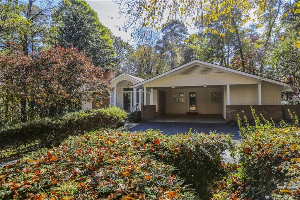4 bedroom, 3,043 sq ft single family residence sold at 2380 Northside Parkway, Atlanta, GA 30327