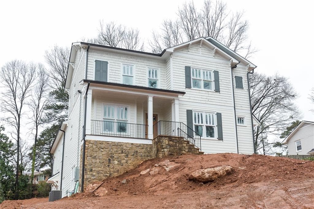5 bedroom, 4,020 sq ft single family residence sold at 3816 Hillcrest Drive, Smyrna, GA 30080