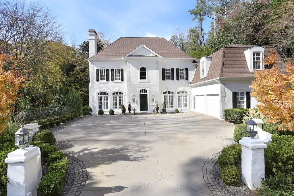 4 bedroom, 4,453 sq ft single family residence sold at 4401 Jett Place, Atlanta, GA 30327
