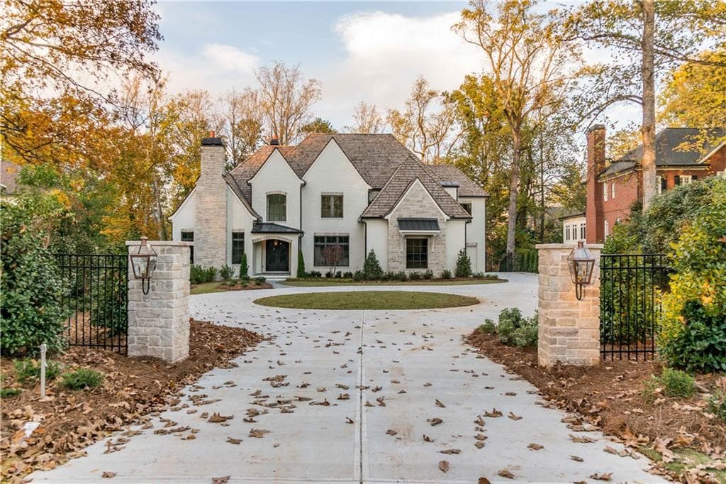 6 bedroom, 9,484 sq ft single family residence sold at 4891 Powers Ferry Road, Atlanta, GA 30327