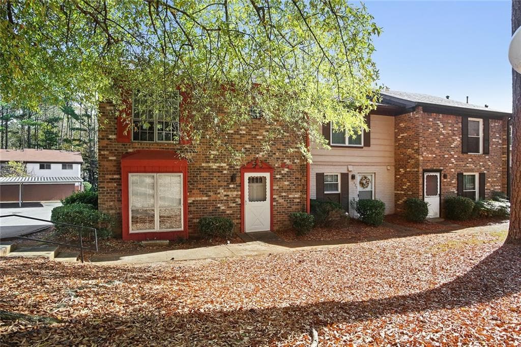 3 bedroom townhouse sold at 627 GARDEN WALK DR, Stone Mountain, GA 30083