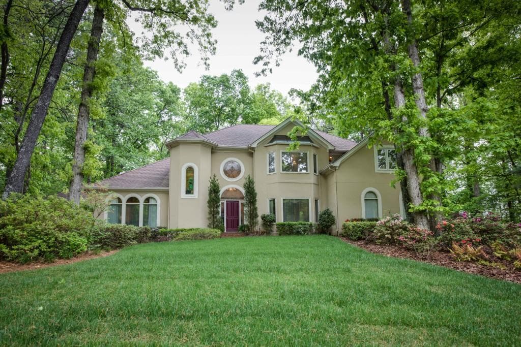 6 bedroom, 4,037 sq ft single family residence sold at 5750 Heards Forest Drive, Atlanta, GA 30328