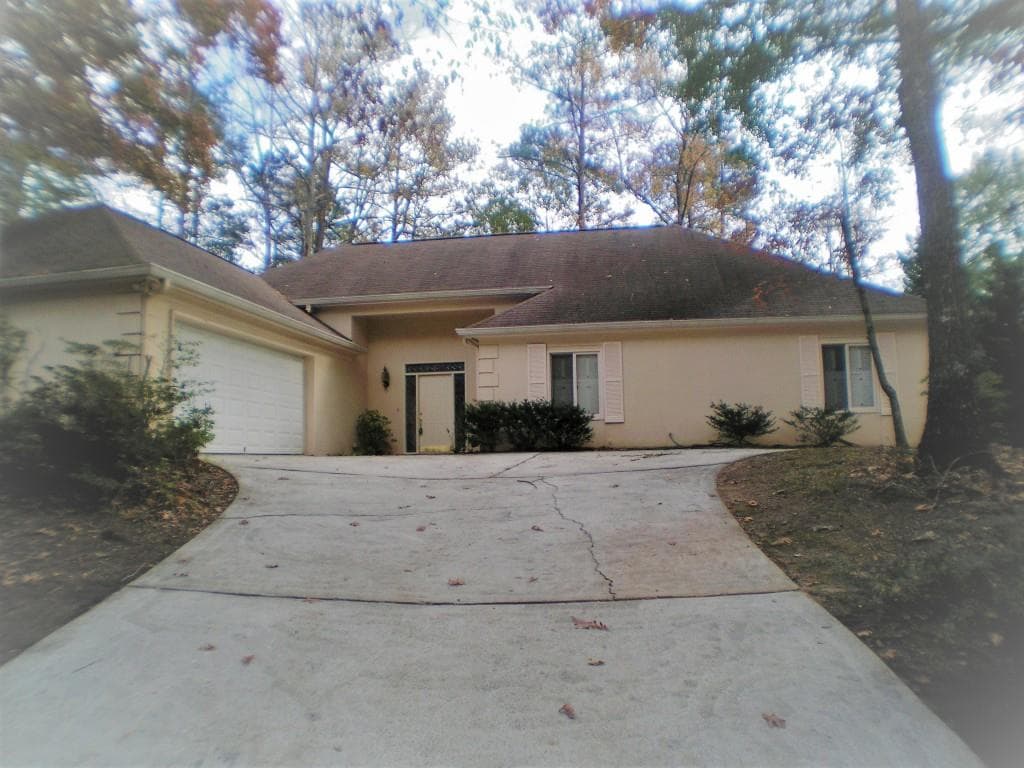 3 bedroom, 2,196 sq ft single family residence sold at 470 W Spalding Drive, Sandy Springs, GA 30328