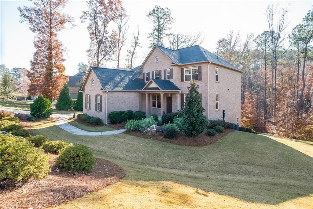 4 bedroom, 3,649 sq ft single family residence sold at 4005 Manor Place Drive, Roswell, GA 30075