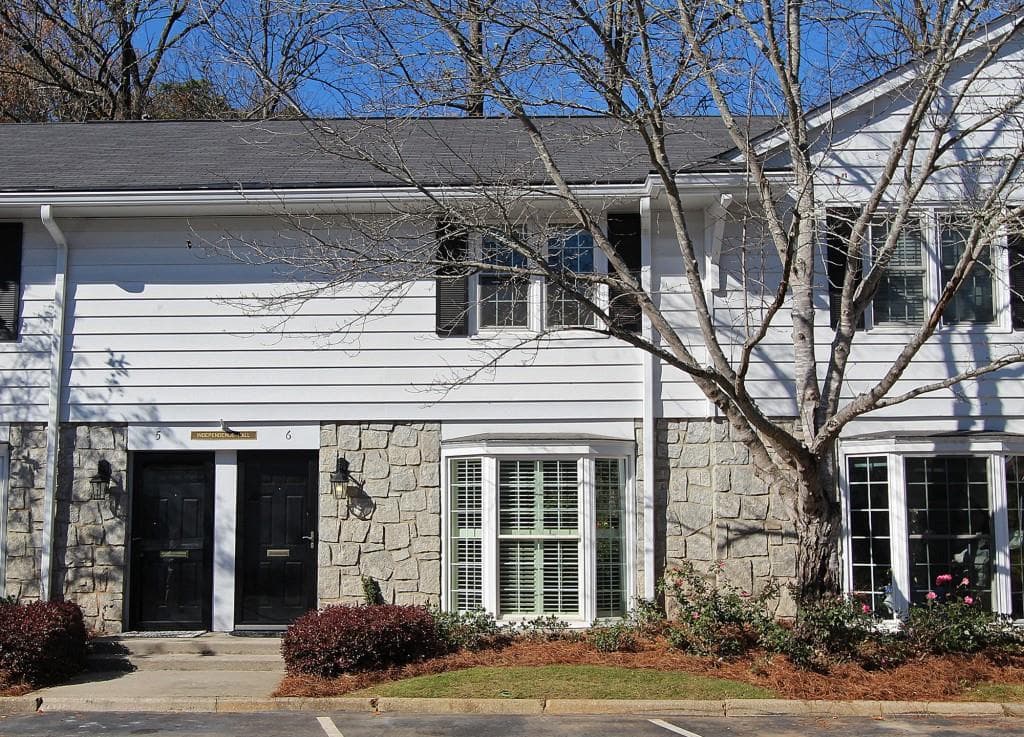 2 bedroom, 1,108 sq ft condominium sold at 136 Peachtree Memorial Drive IH6, Atlanta, GA 30309